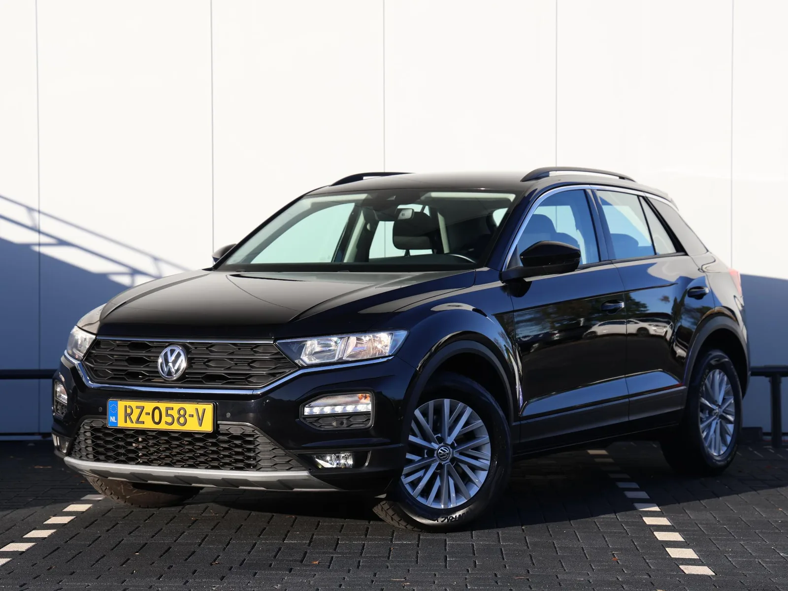 Volkswagen T-Roc (2018) — foto 1