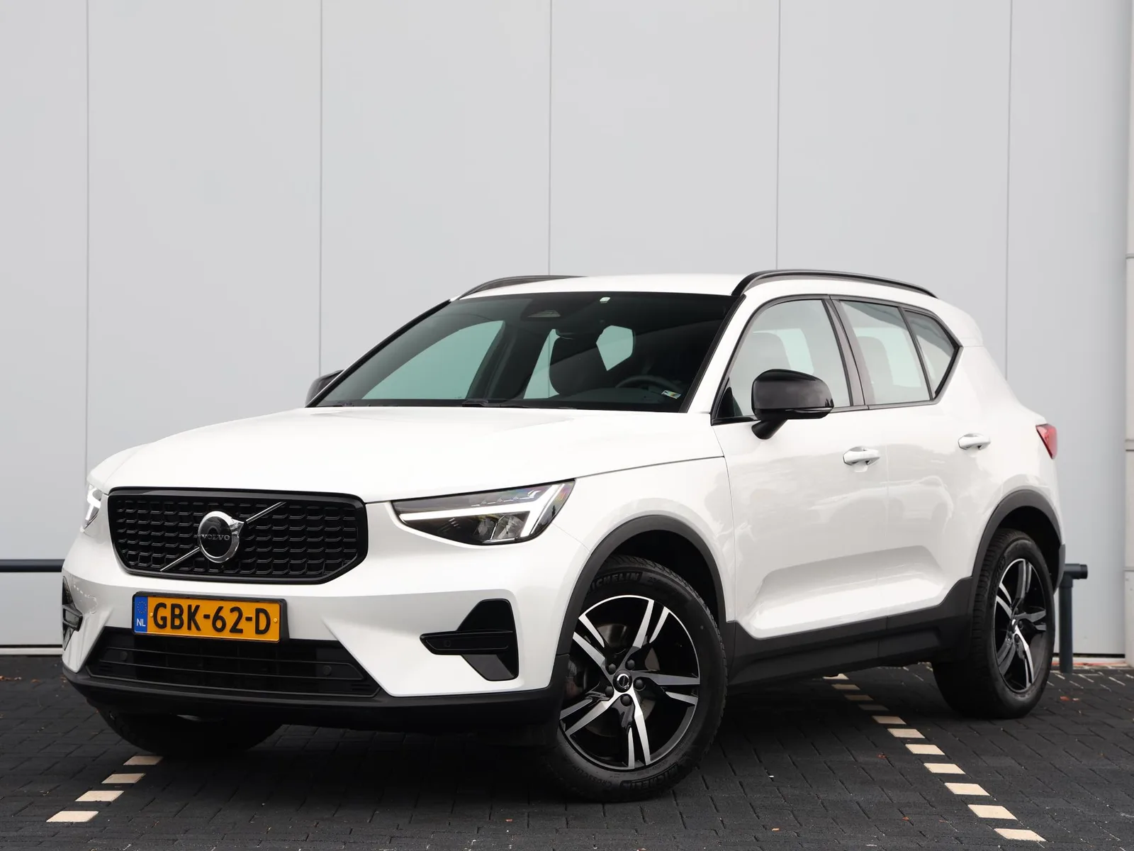 Volvo XC40 (2024) — foto 1