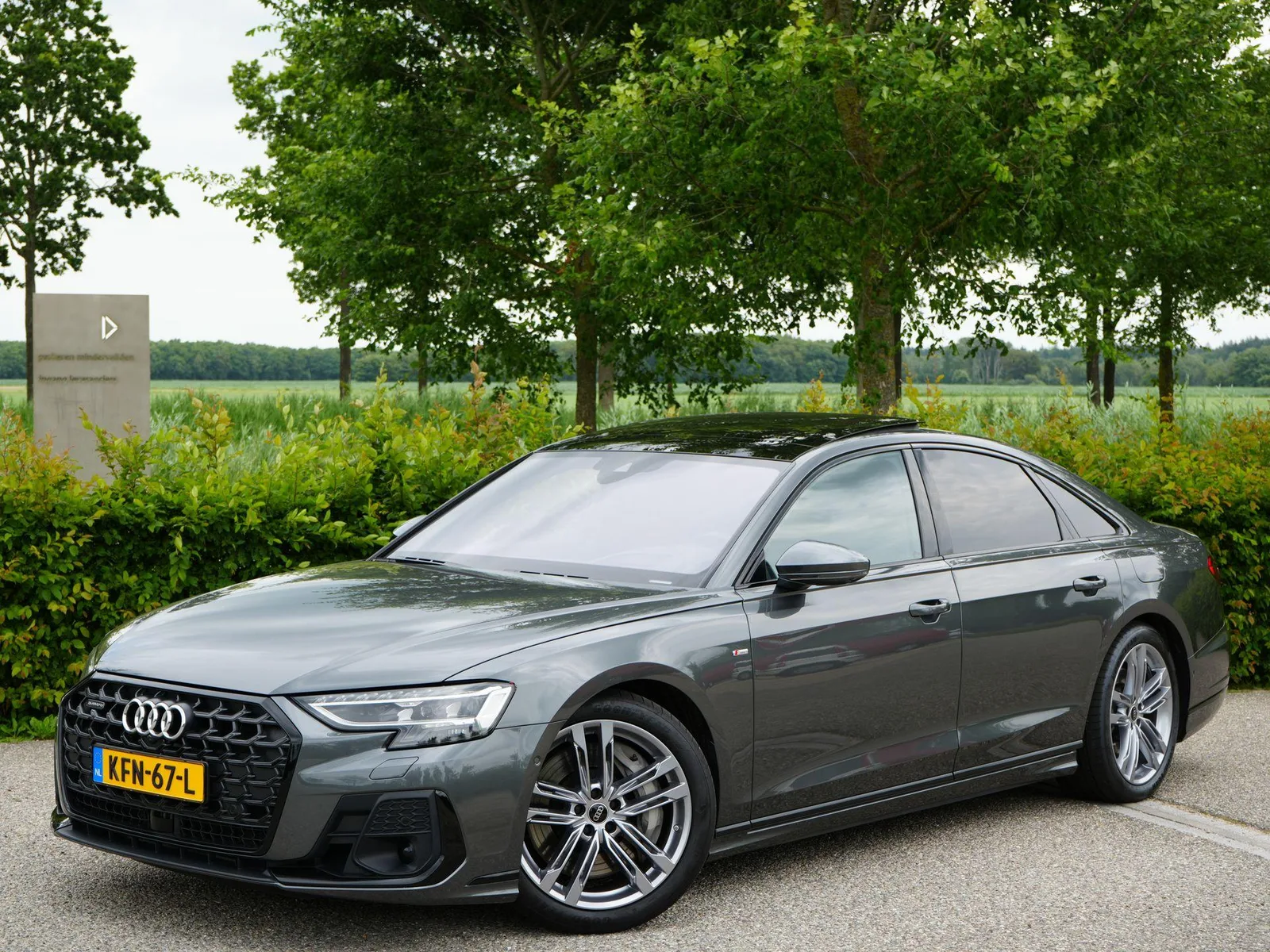 Audi A8 (2025) — foto 1