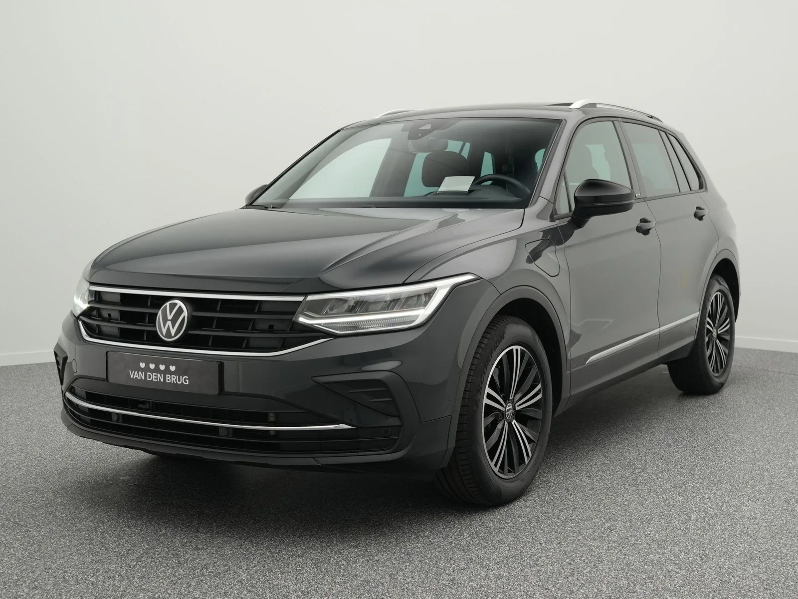 Volkswagen Tiguan (2021) — foto 1