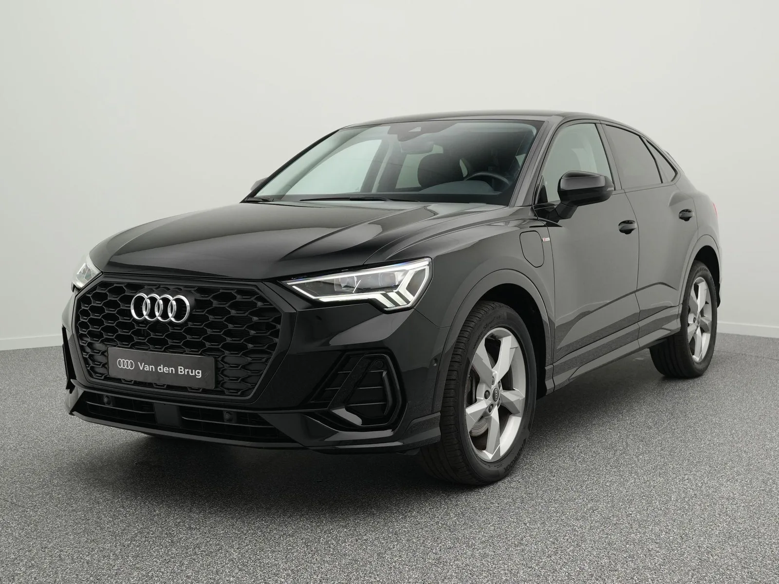Audi Q3 (2021) — foto 1