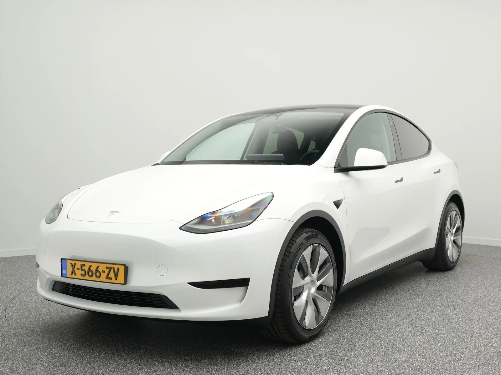 Tesla Model Y (2024) — foto 1