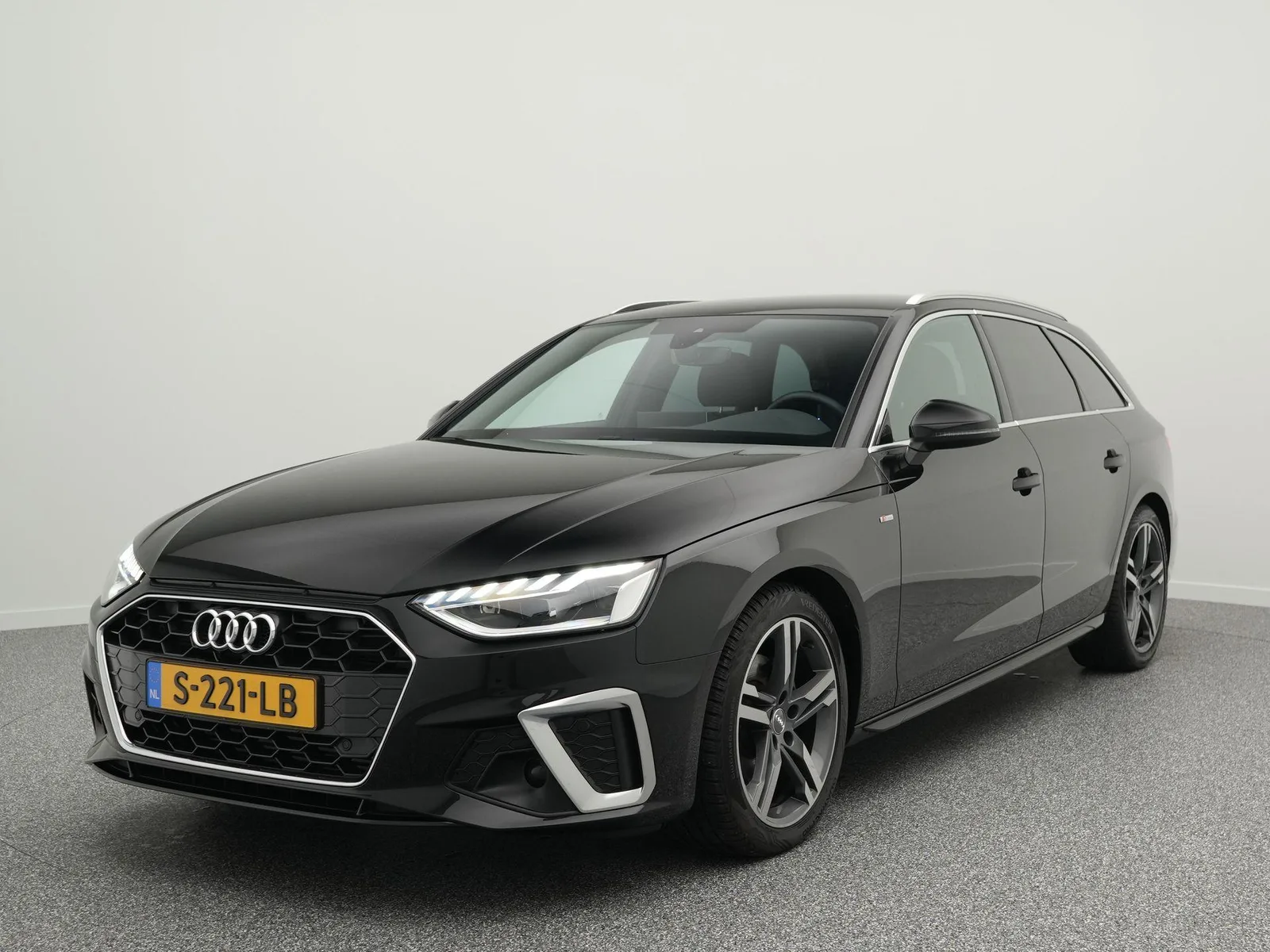 Audi A4 (2023) — foto 1