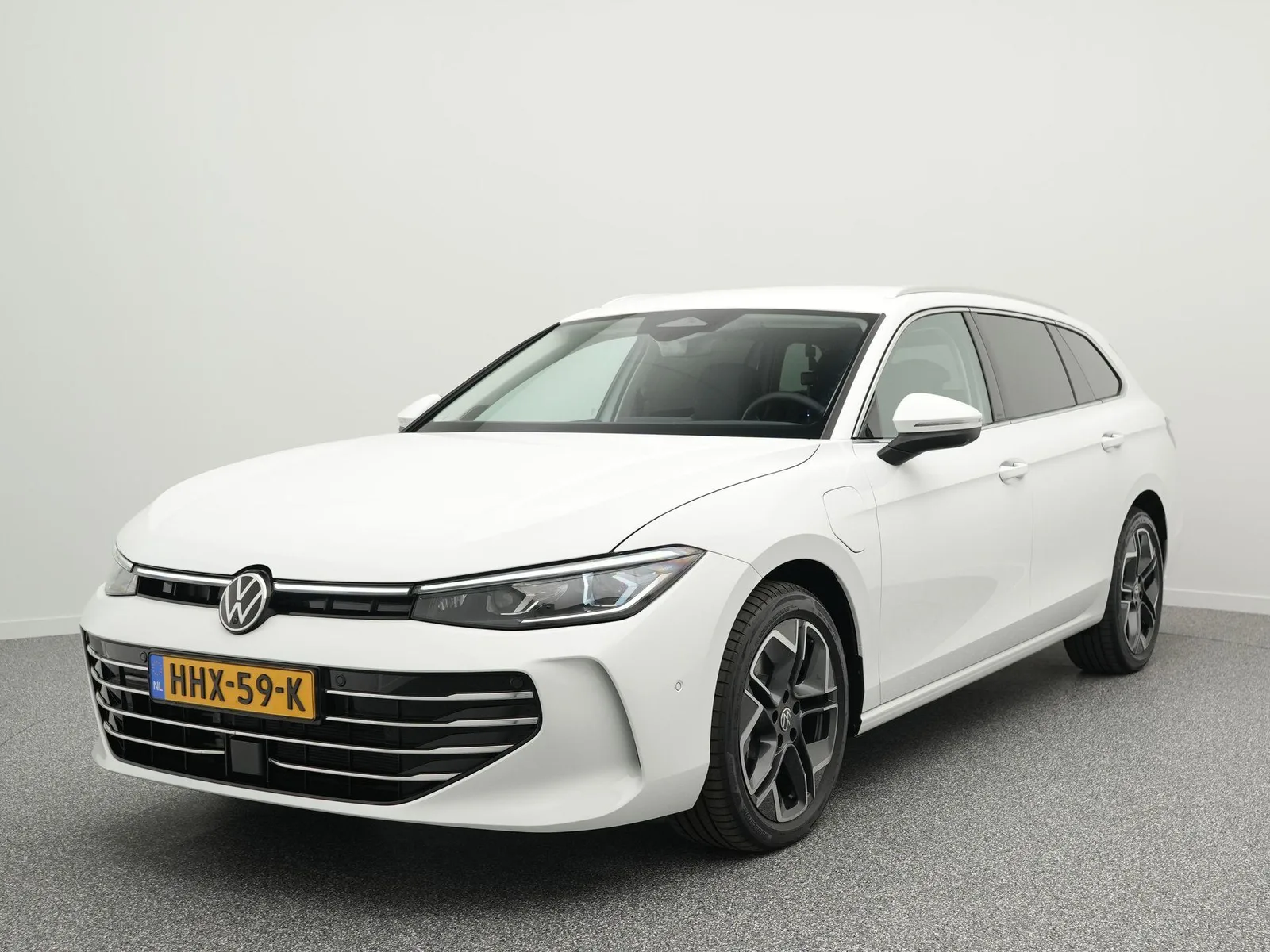 Volkswagen Passat (2025) — foto 1
