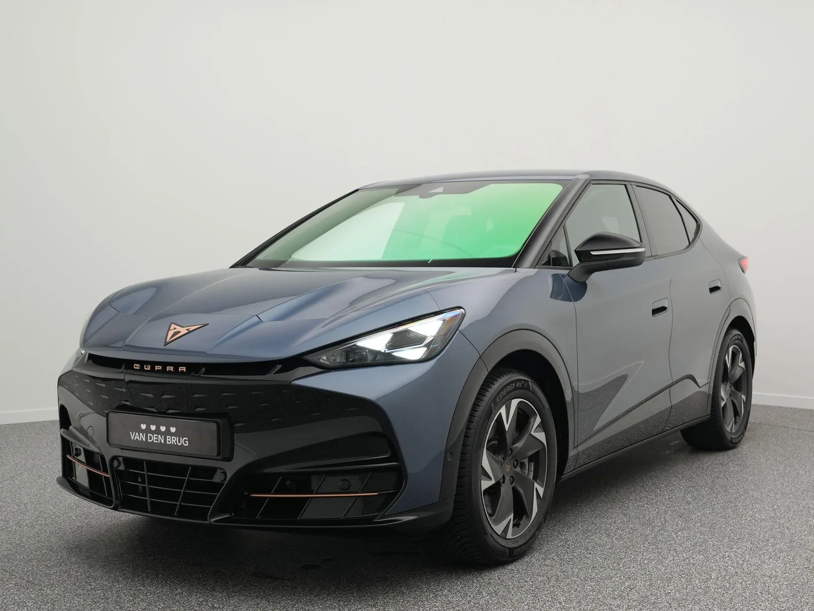 CUPRA Tavascan (2025) — foto 1