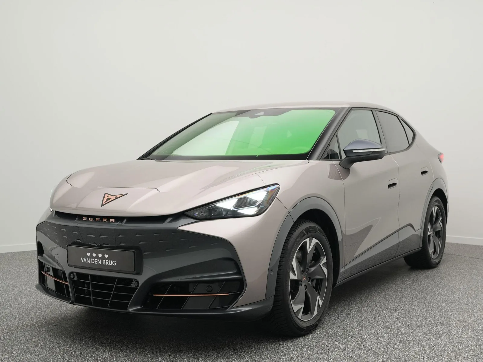 CUPRA Tavascan (2025) — foto 1