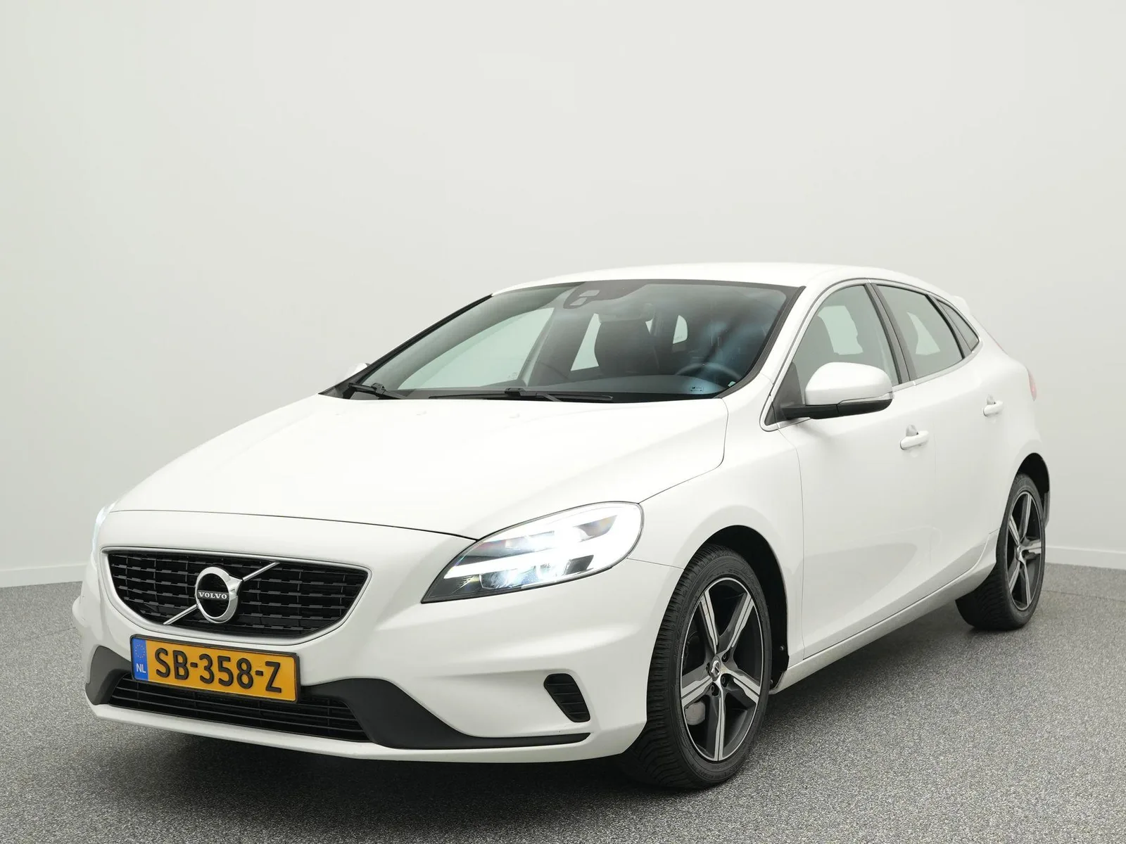 Volvo V40 (2018) — foto 1