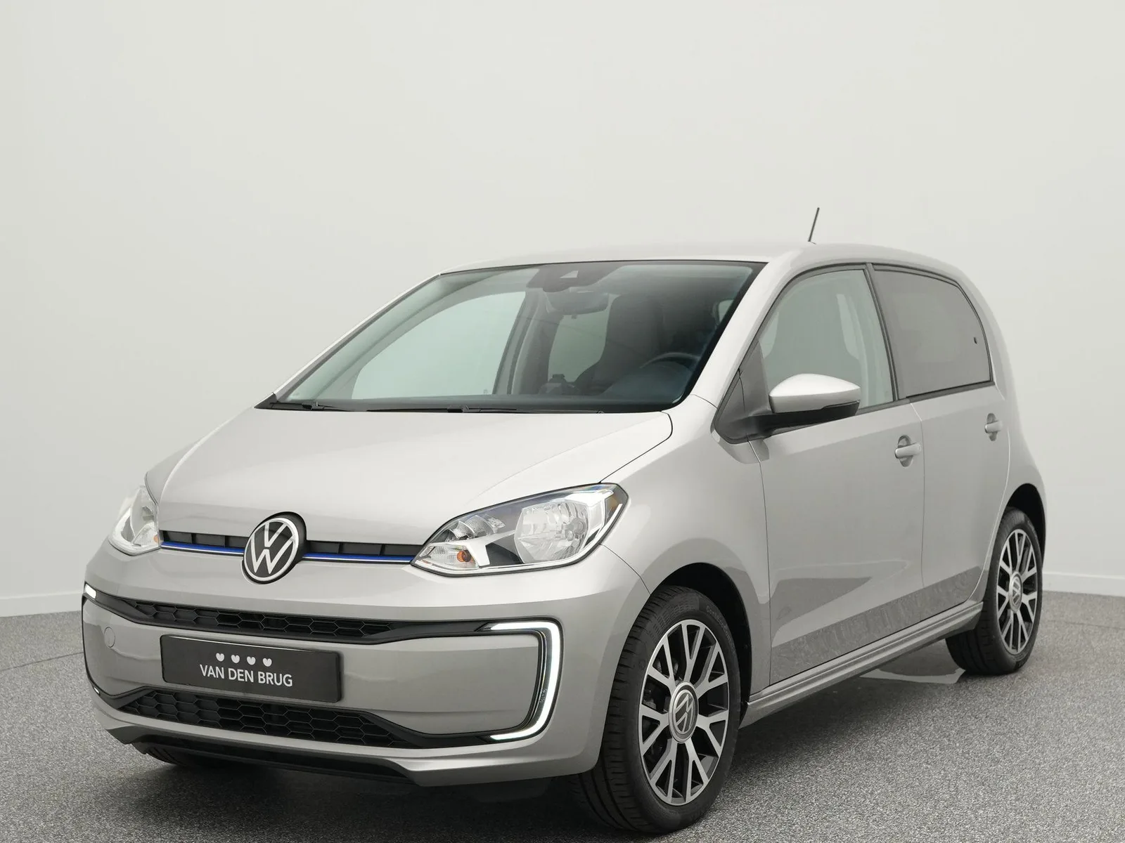 Volkswagen E-up! (2022) — foto 1