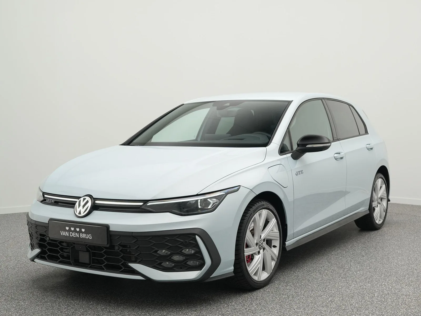 Volkswagen Golf (2025) — foto 1