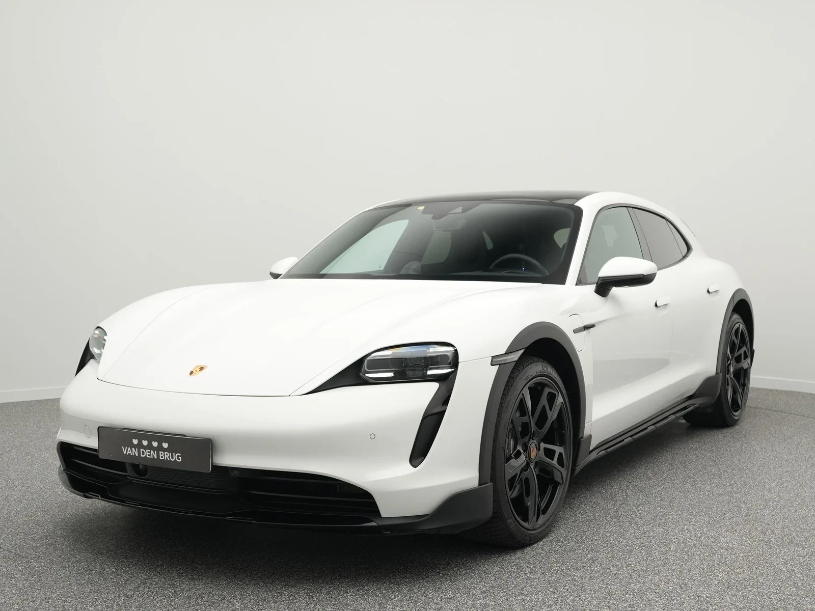 Porsche Taycan (2023) — foto 1
