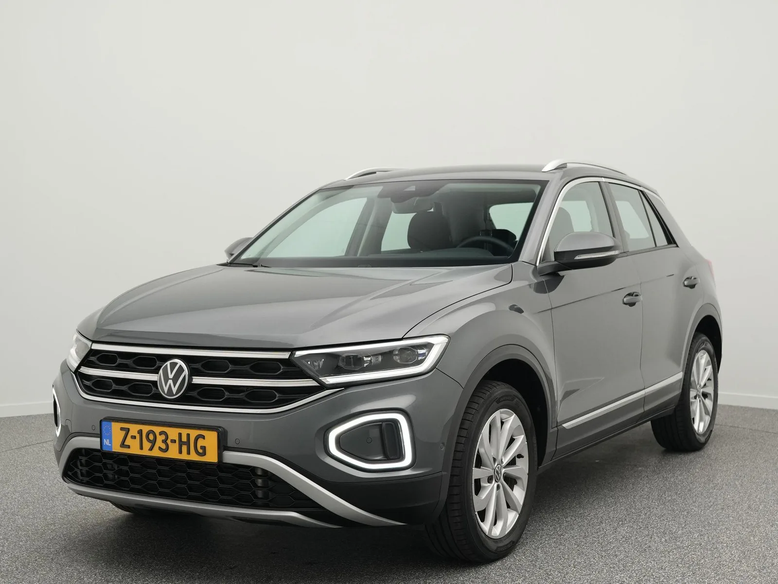 Volkswagen T-Roc (2023) — foto 1