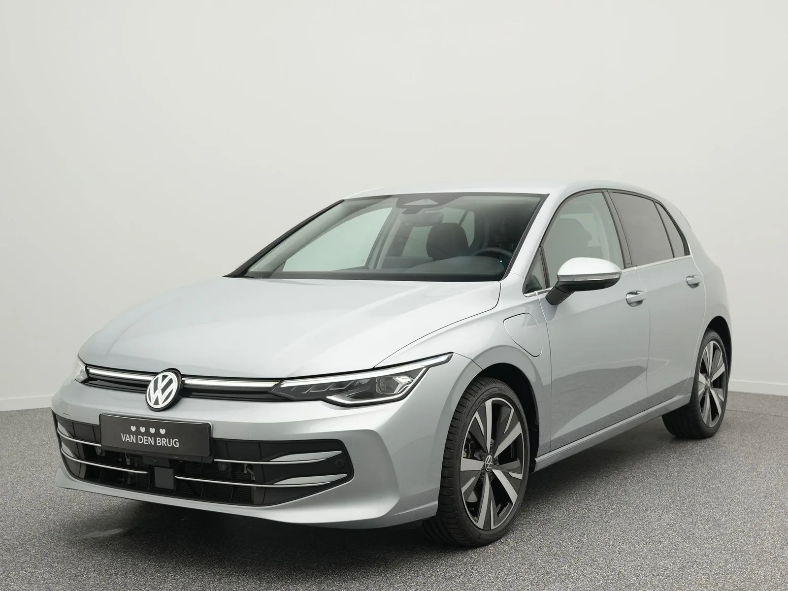 Volkswagen Golf (2025) — foto 1