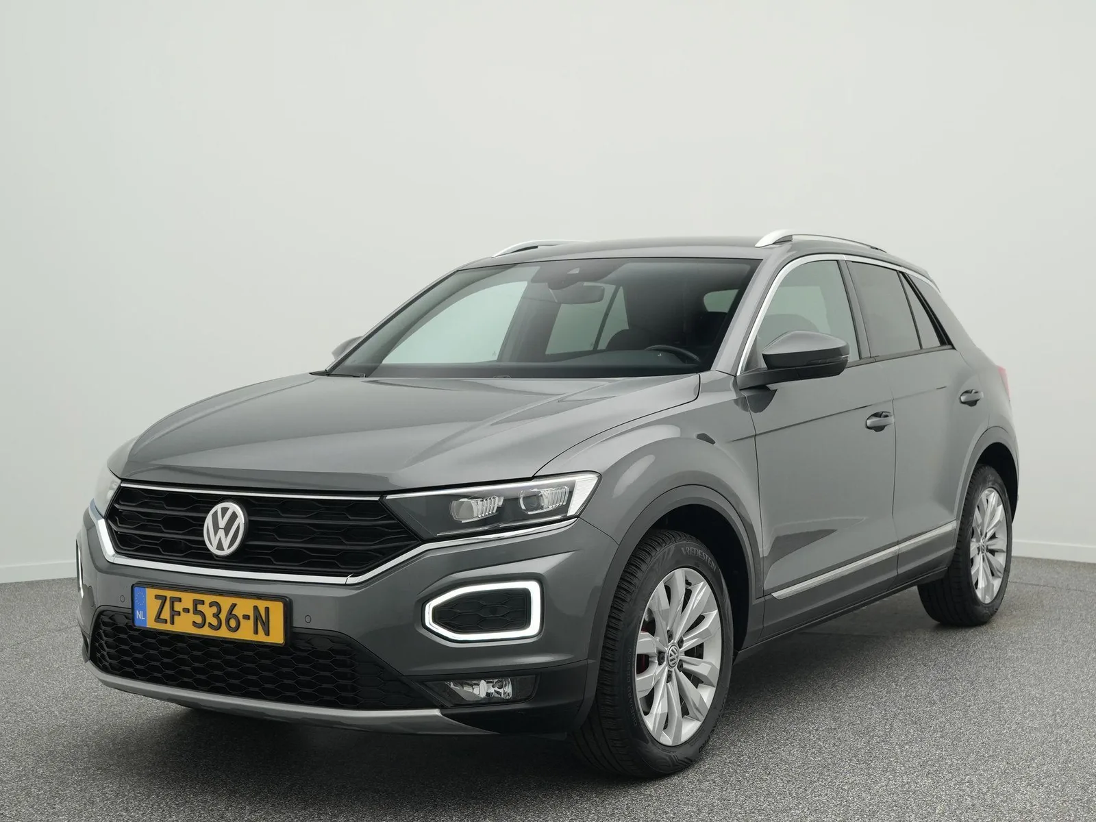 Volkswagen T-Roc (2018) — foto 1