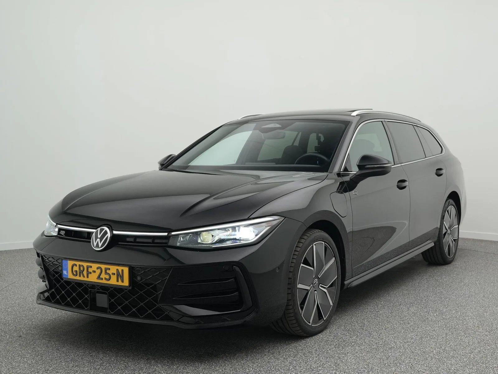 Volkswagen Passat (2024) — foto 1