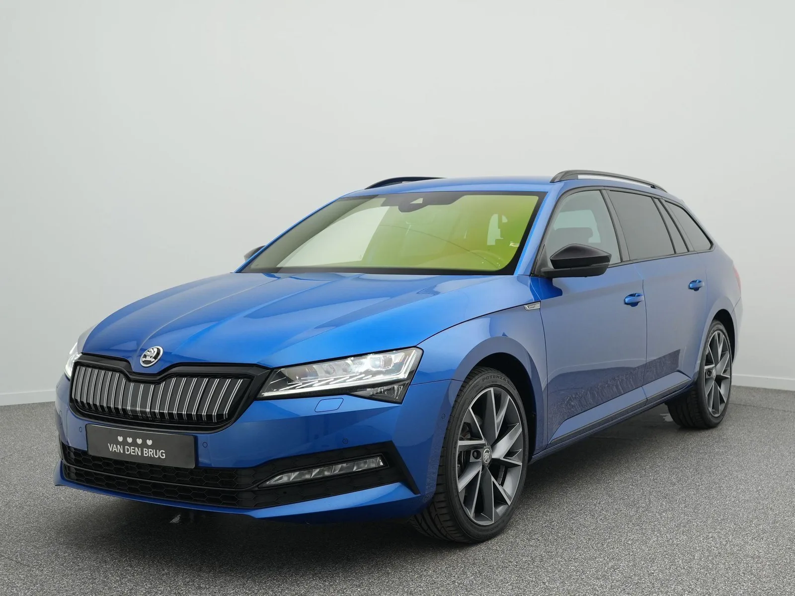Škoda Superb (2023) — foto 1