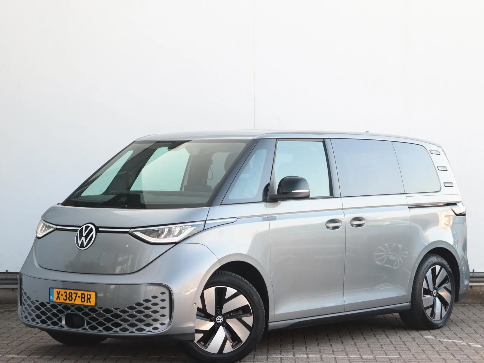 Volkswagen ID. Buzz (2023) — foto 1