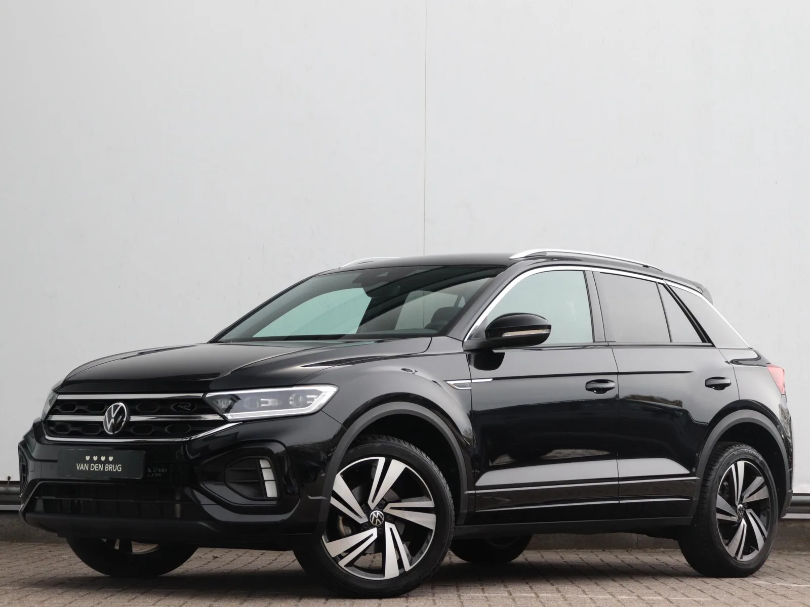 Volkswagen T-Roc (2024) — foto 1