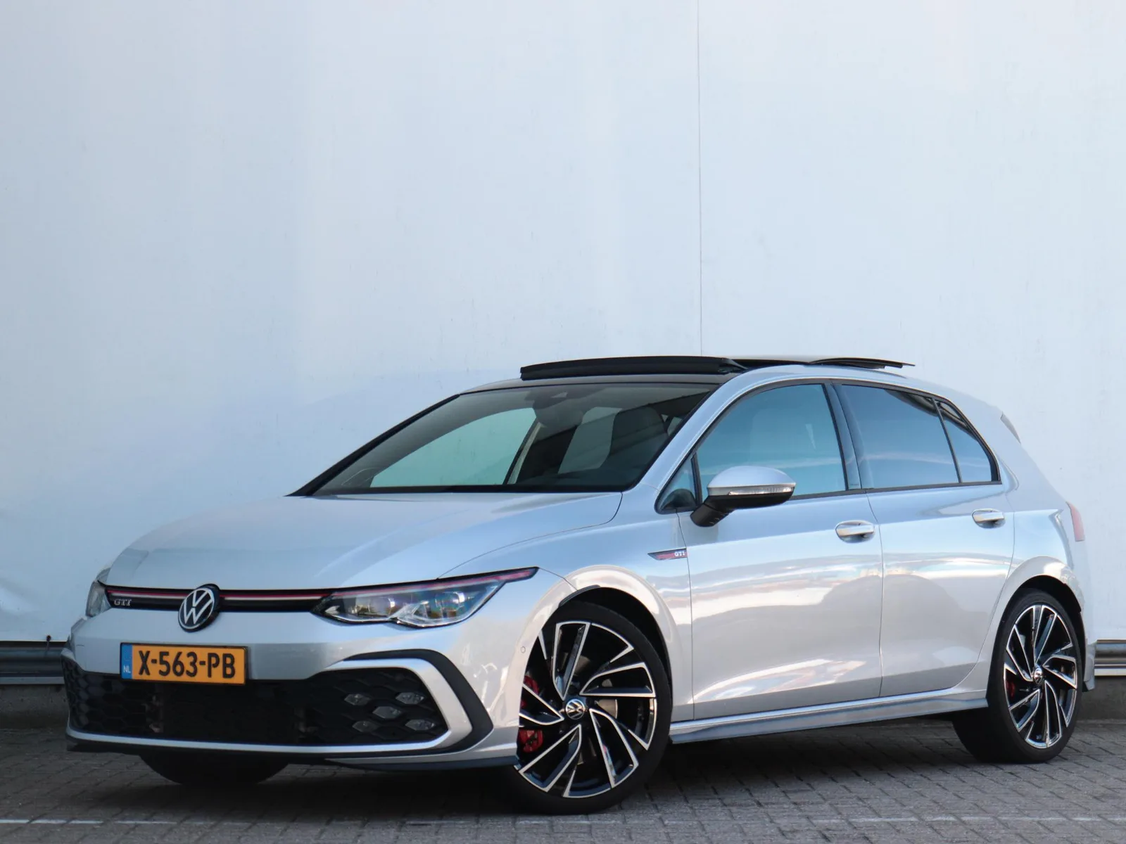 Volkswagen Golf (2024) — foto 1