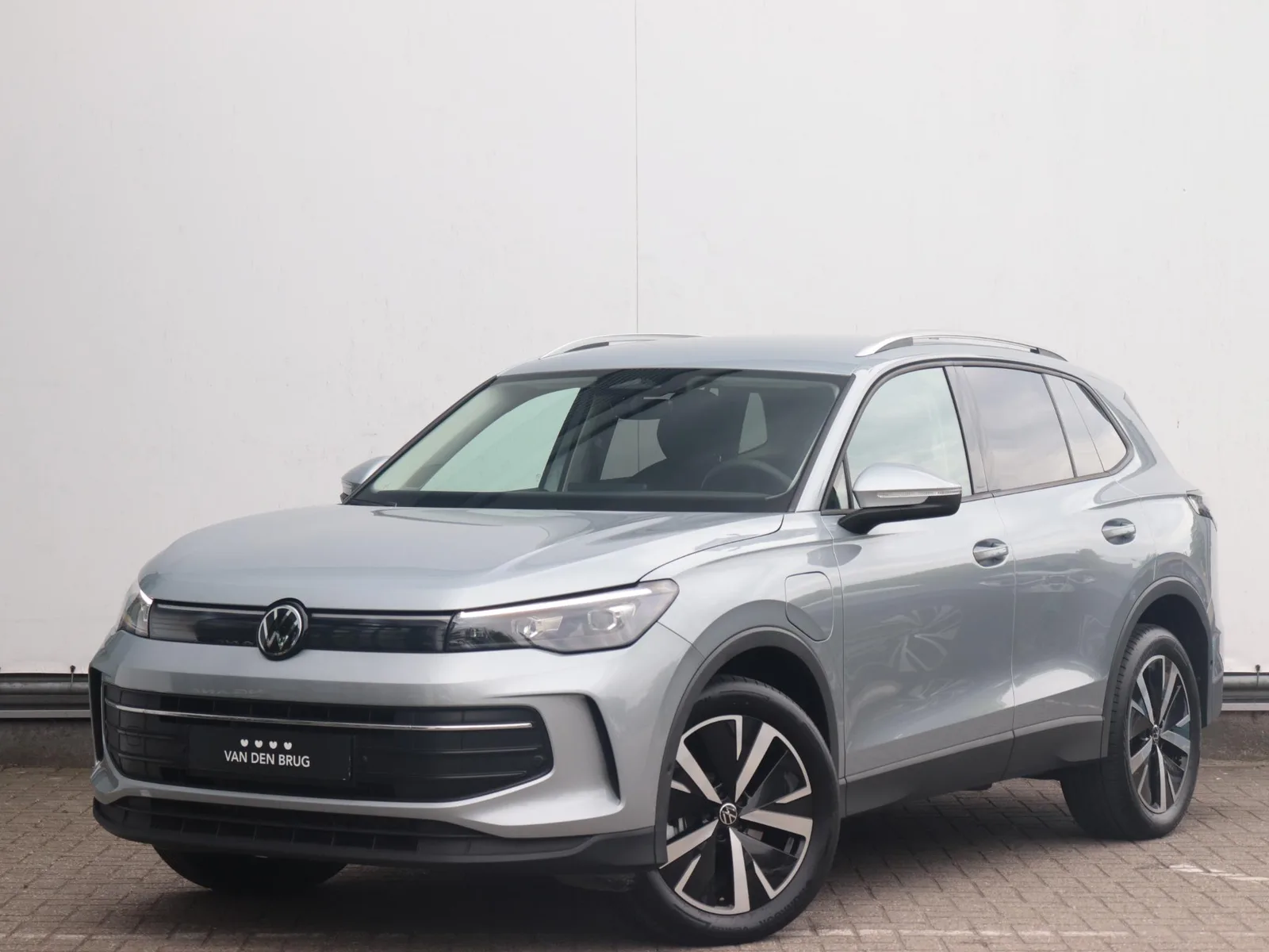 Volkswagen Tiguan (2025) — foto 1