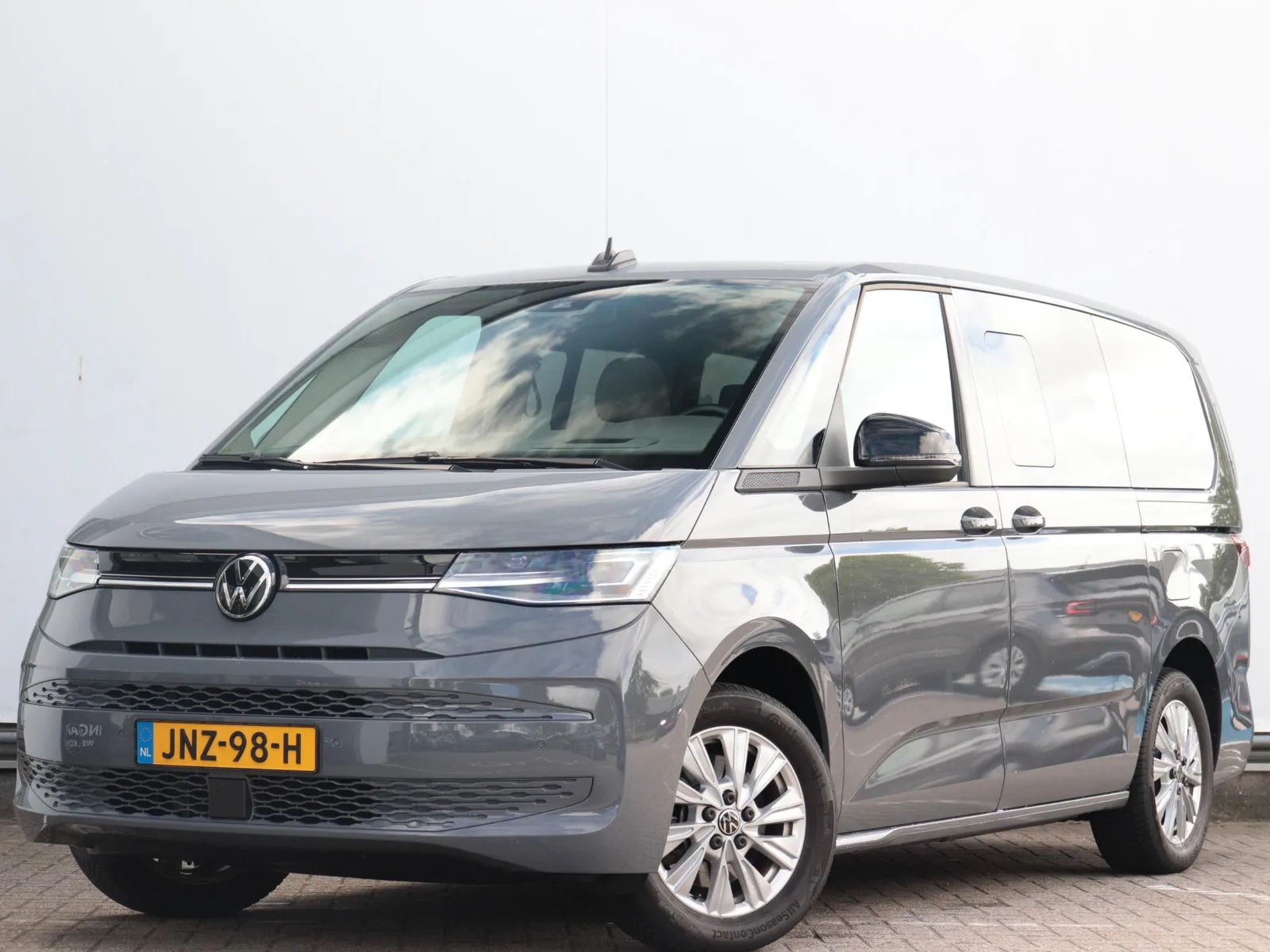 Volkswagen Multivan (2023) — foto 1