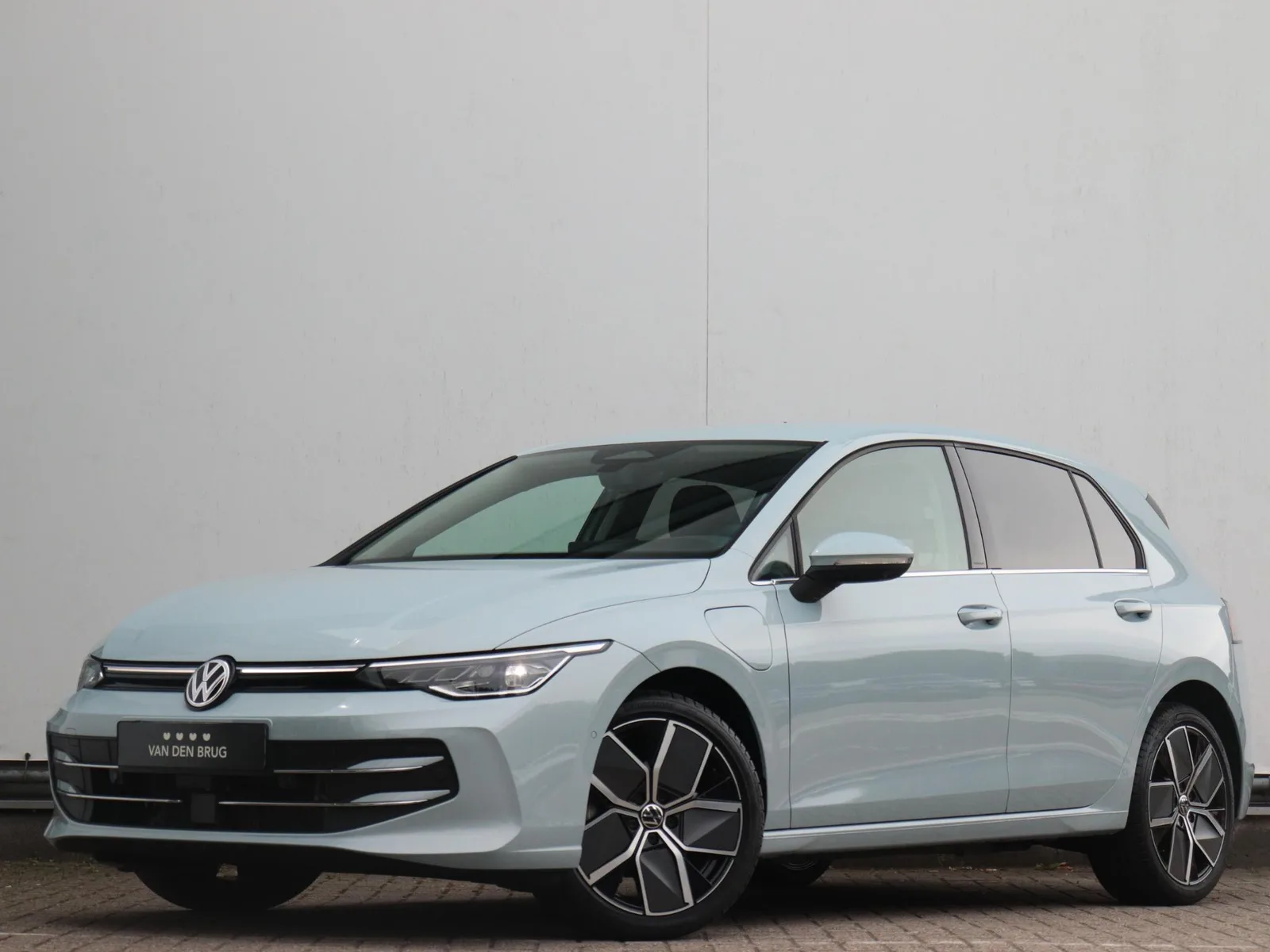 Volkswagen Golf (2025) — foto 1