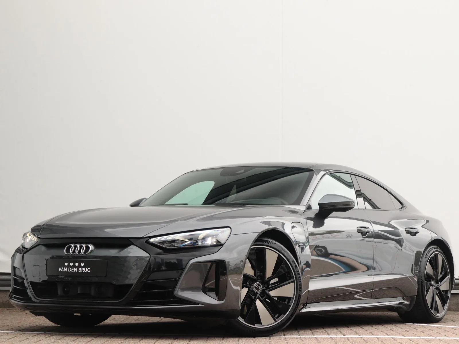 Audi e-tron GT (2023) — foto 1