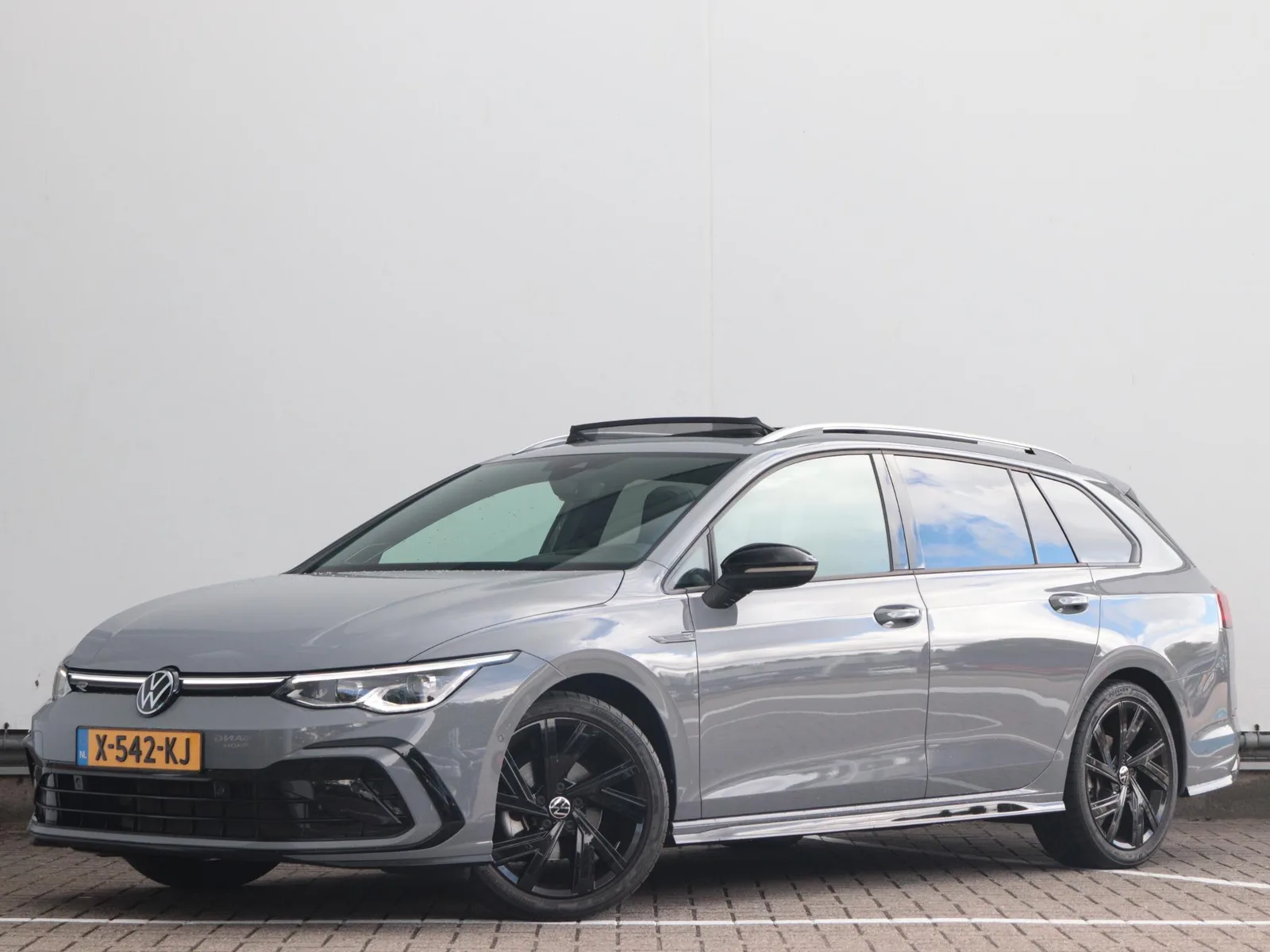 Volkswagen Golf (2023) — foto 1