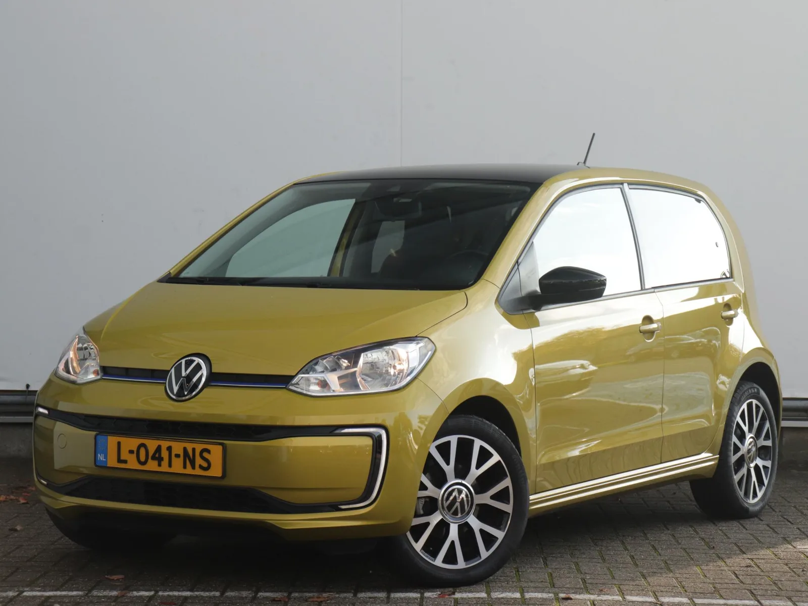Volkswagen E-up! (2020) — foto 1