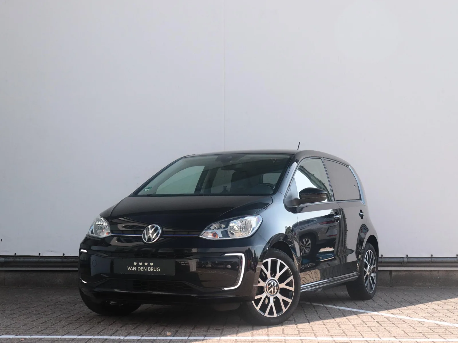 Volkswagen E-up! (2022) — foto 1