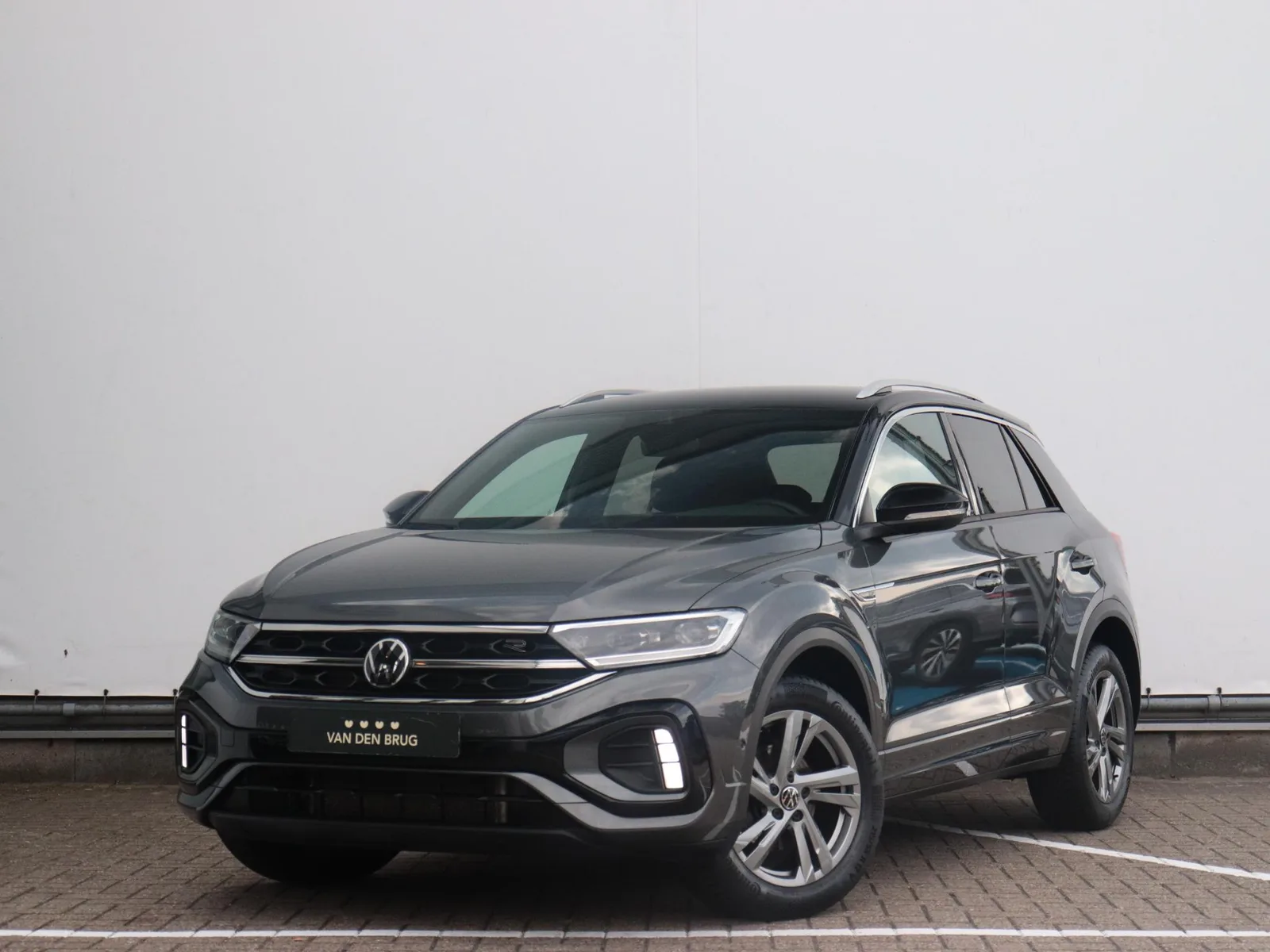 Volkswagen T-Roc (2025) — foto 1
