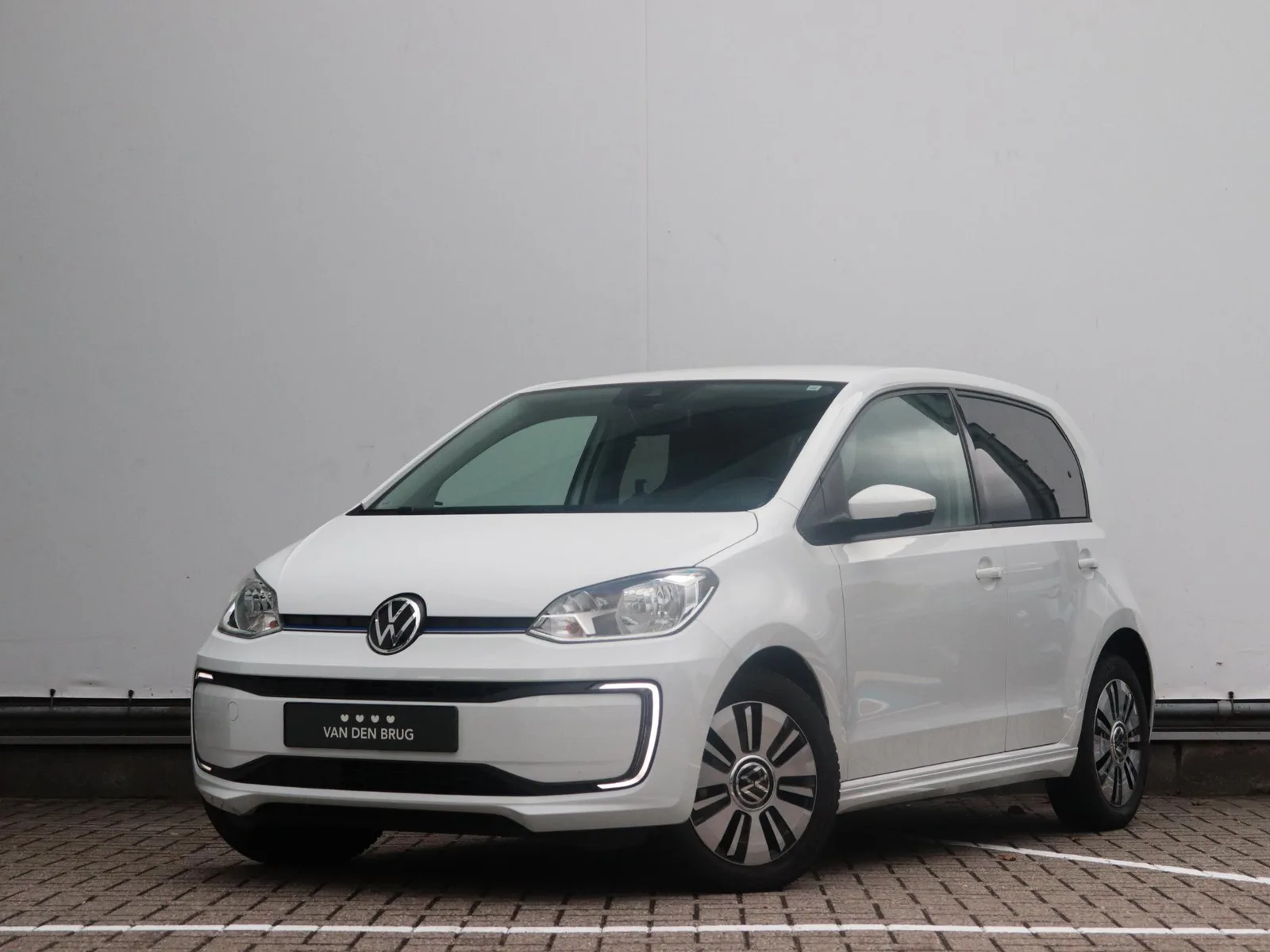 Volkswagen E-up! (2021) — foto 1
