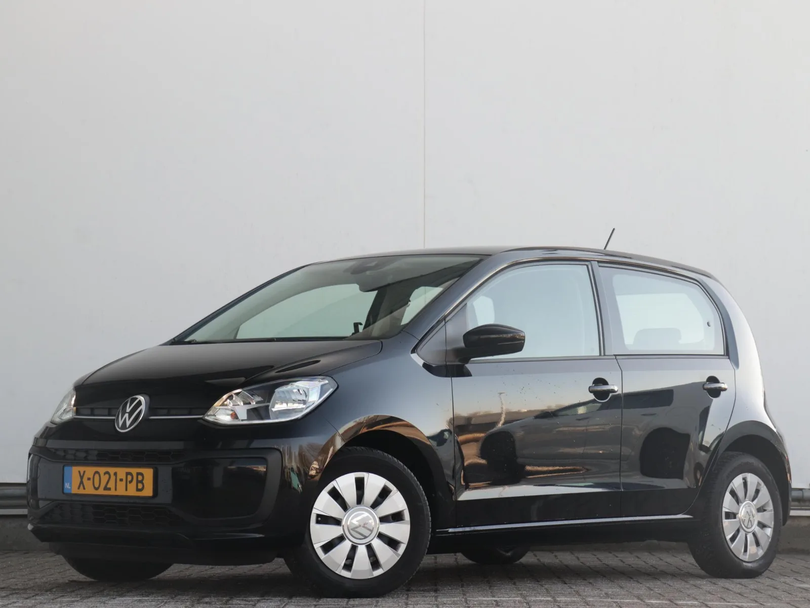 Volkswagen Up! (2024) — foto 1