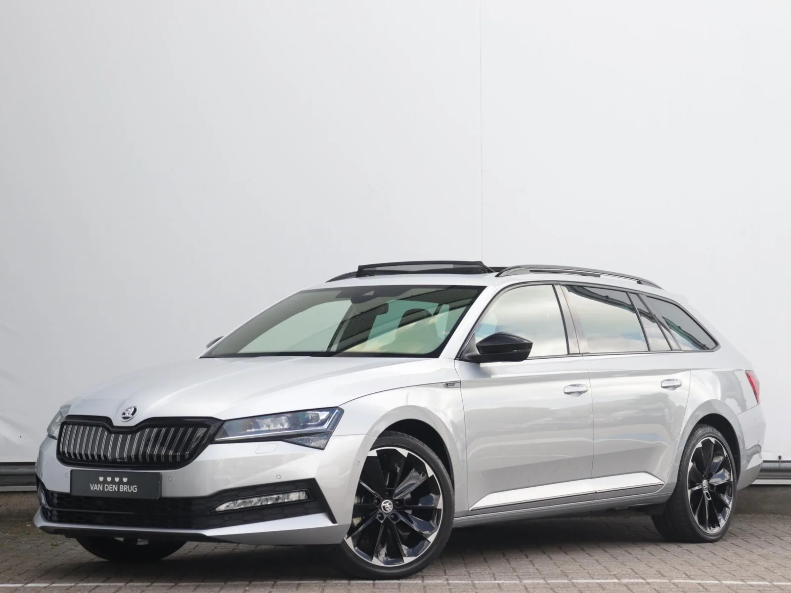 Škoda Superb (2023) — foto 1