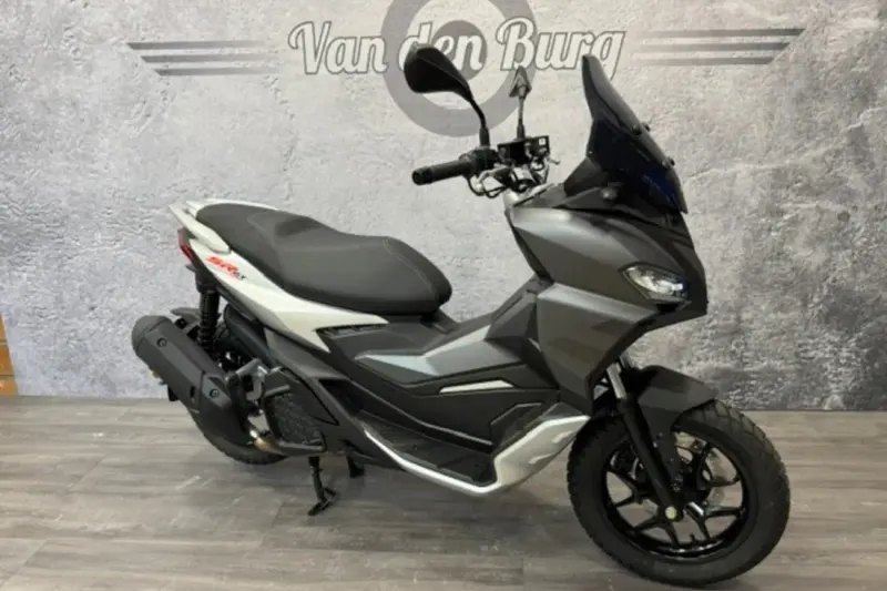 Aprilia SR GT 200 (2025)