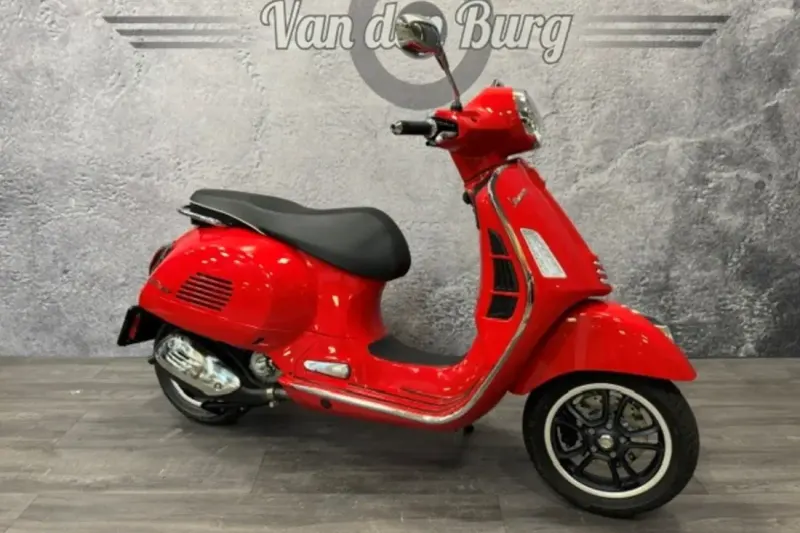 Vespa GTS 300 Super (2023)