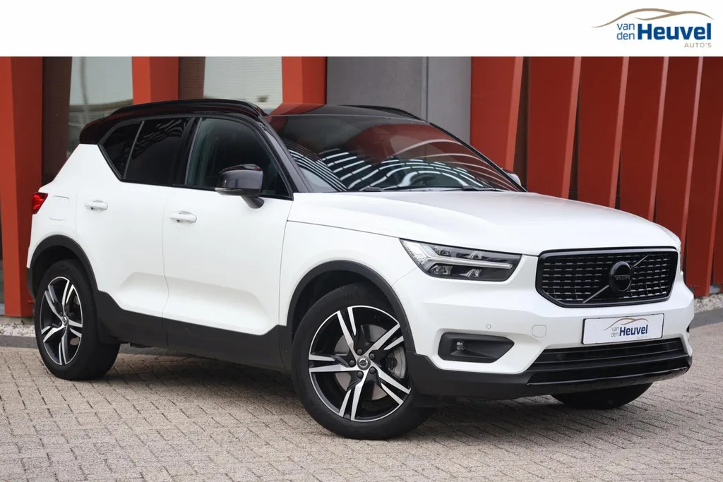 Volvo XC40 (2021) — foto 1