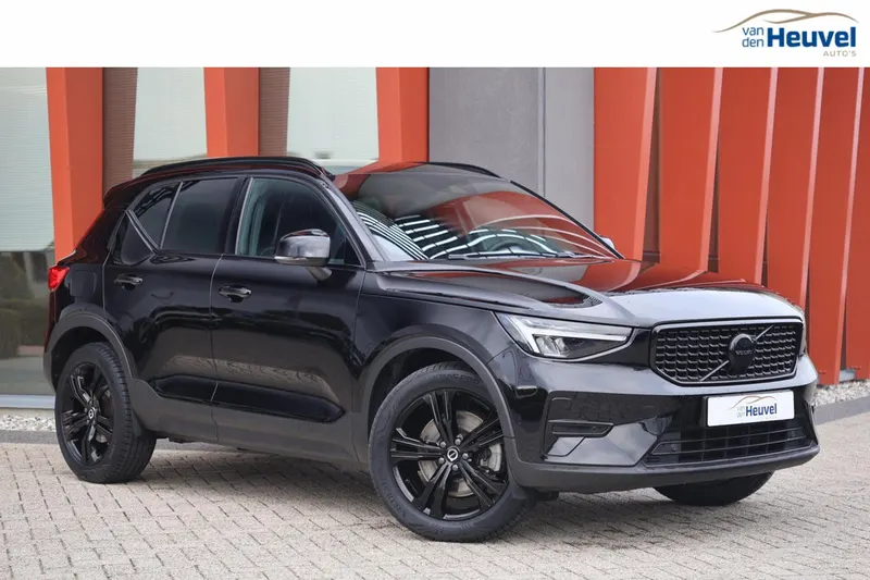 Volvo XC40 (2023)