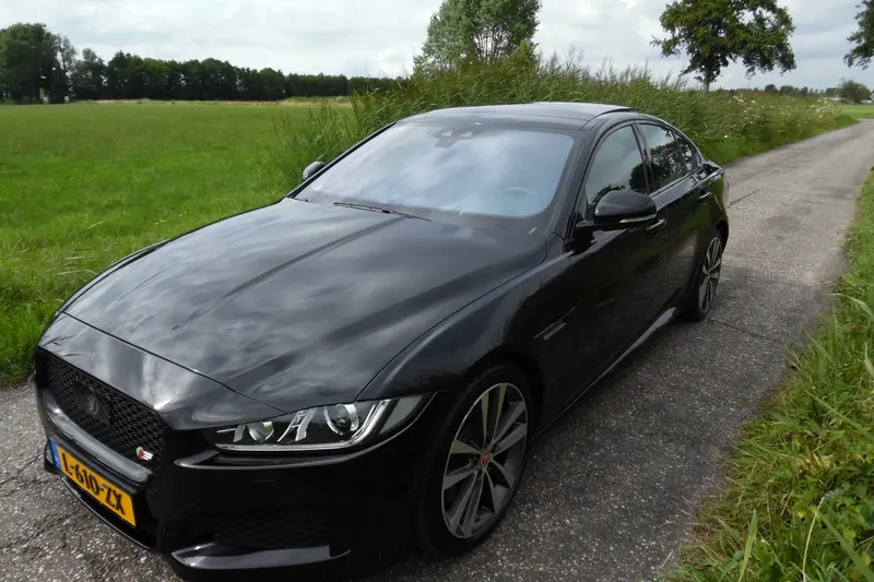 Jaguar XE (2017)
