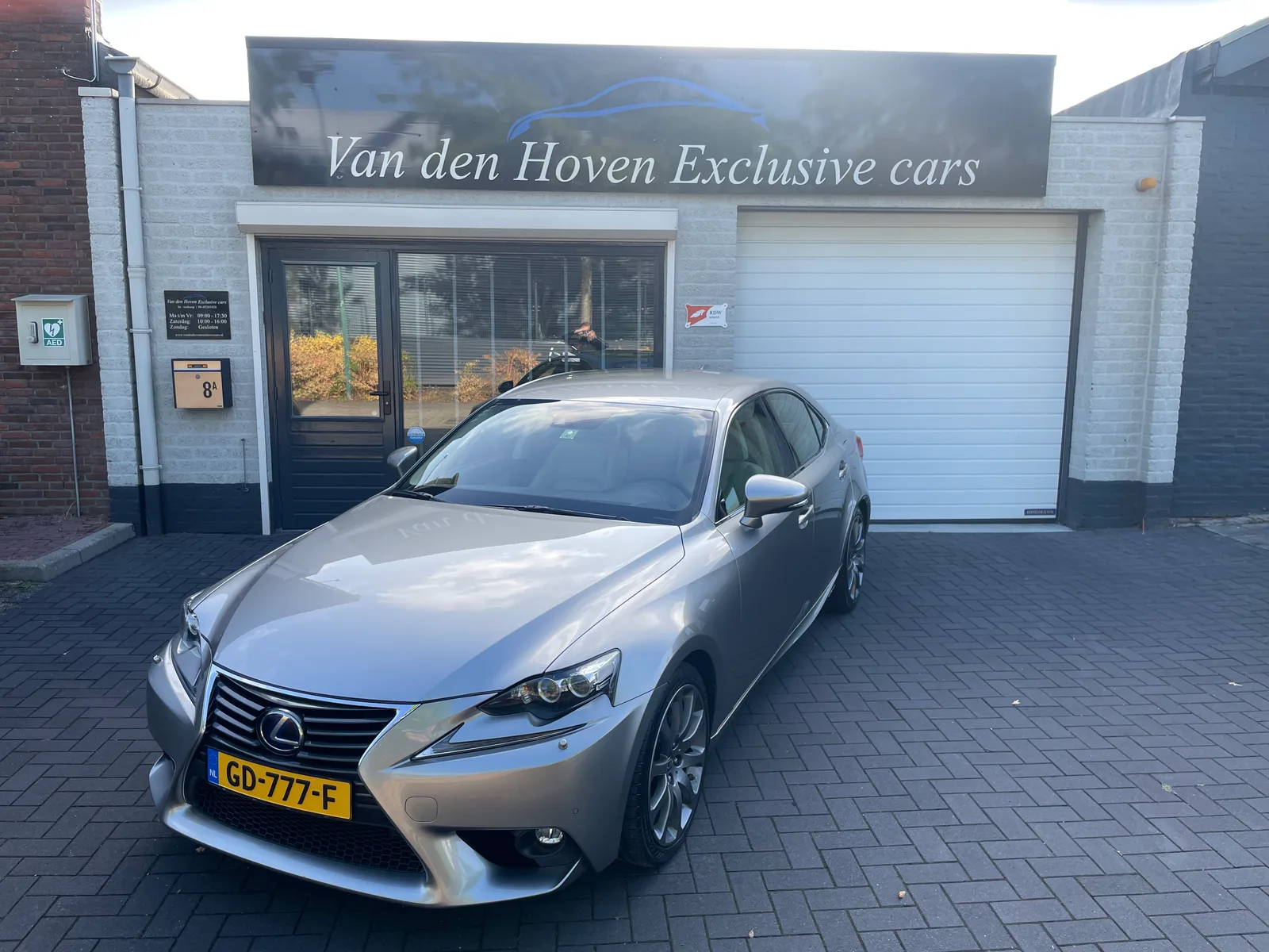 Lexus IS (2015) — foto 1