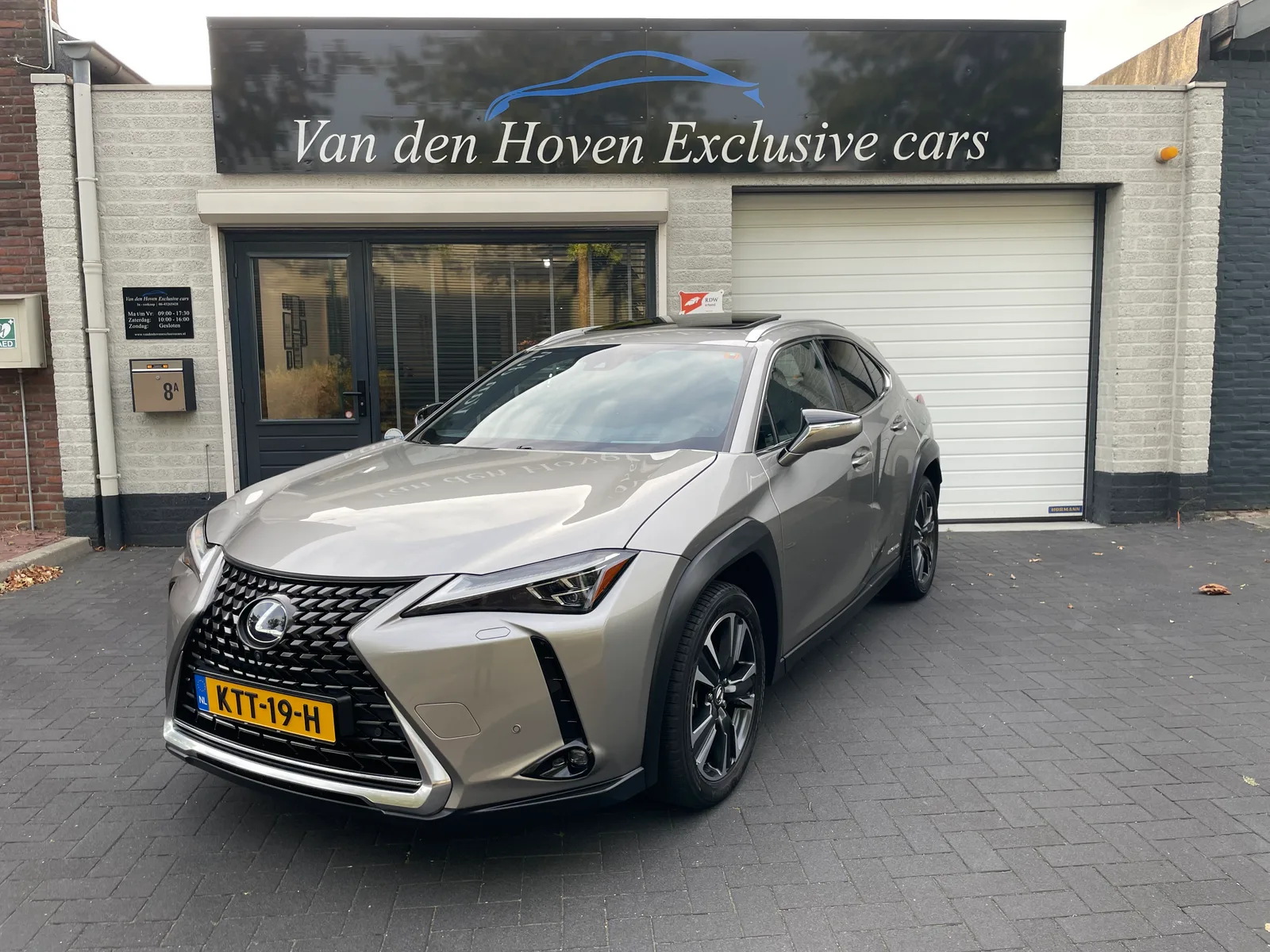 Lexus UX (2019) — foto 1