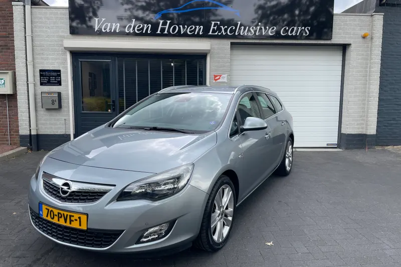 Opel Astra Sports Tourer (2010)