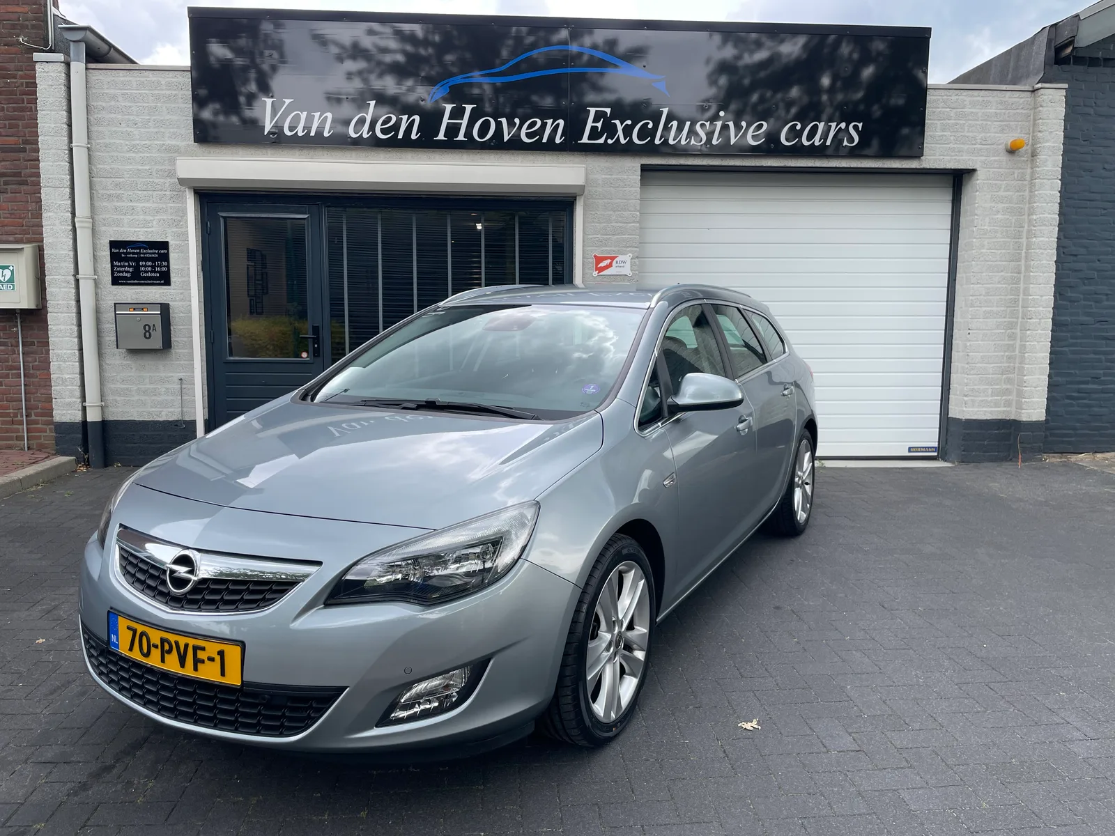 Opel Astra Sports Tourer (2010) — foto 1