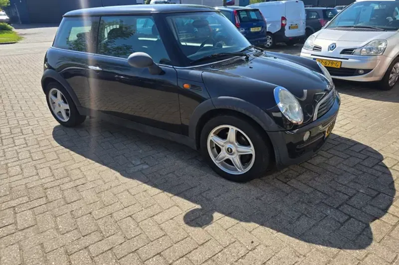 MINI One (2004)