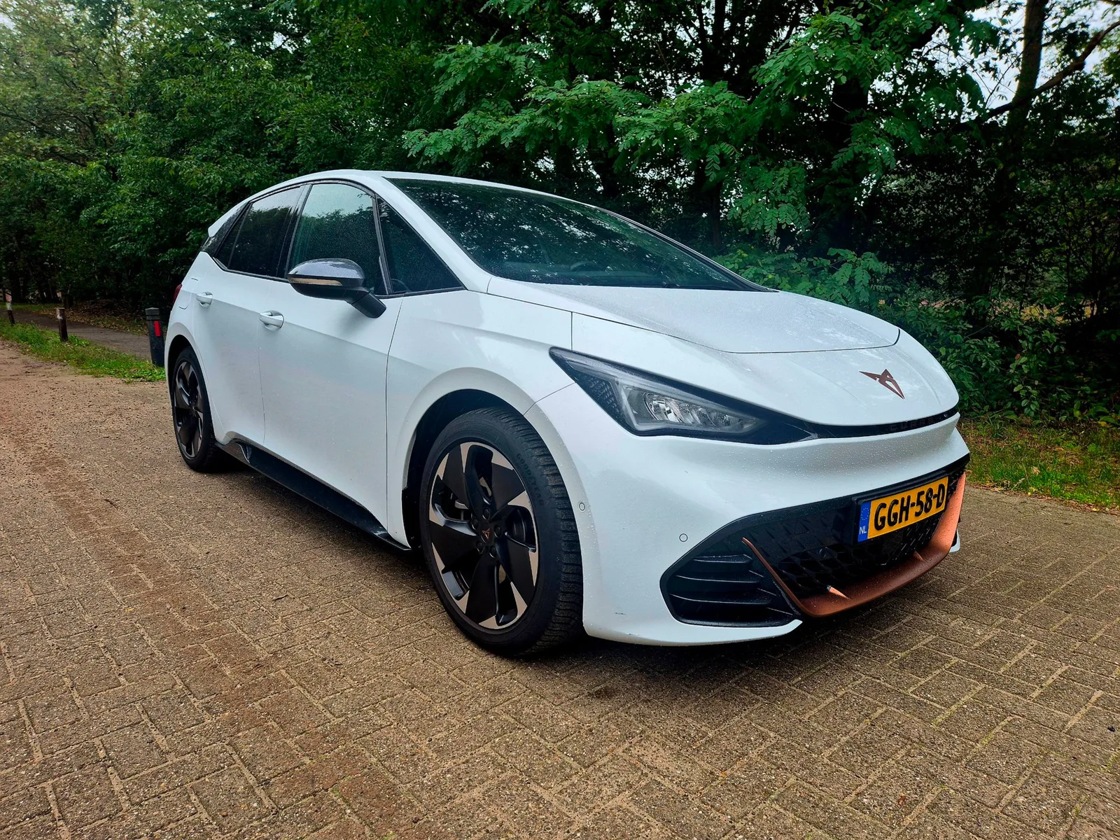 CUPRA Born (2024) — foto 1
