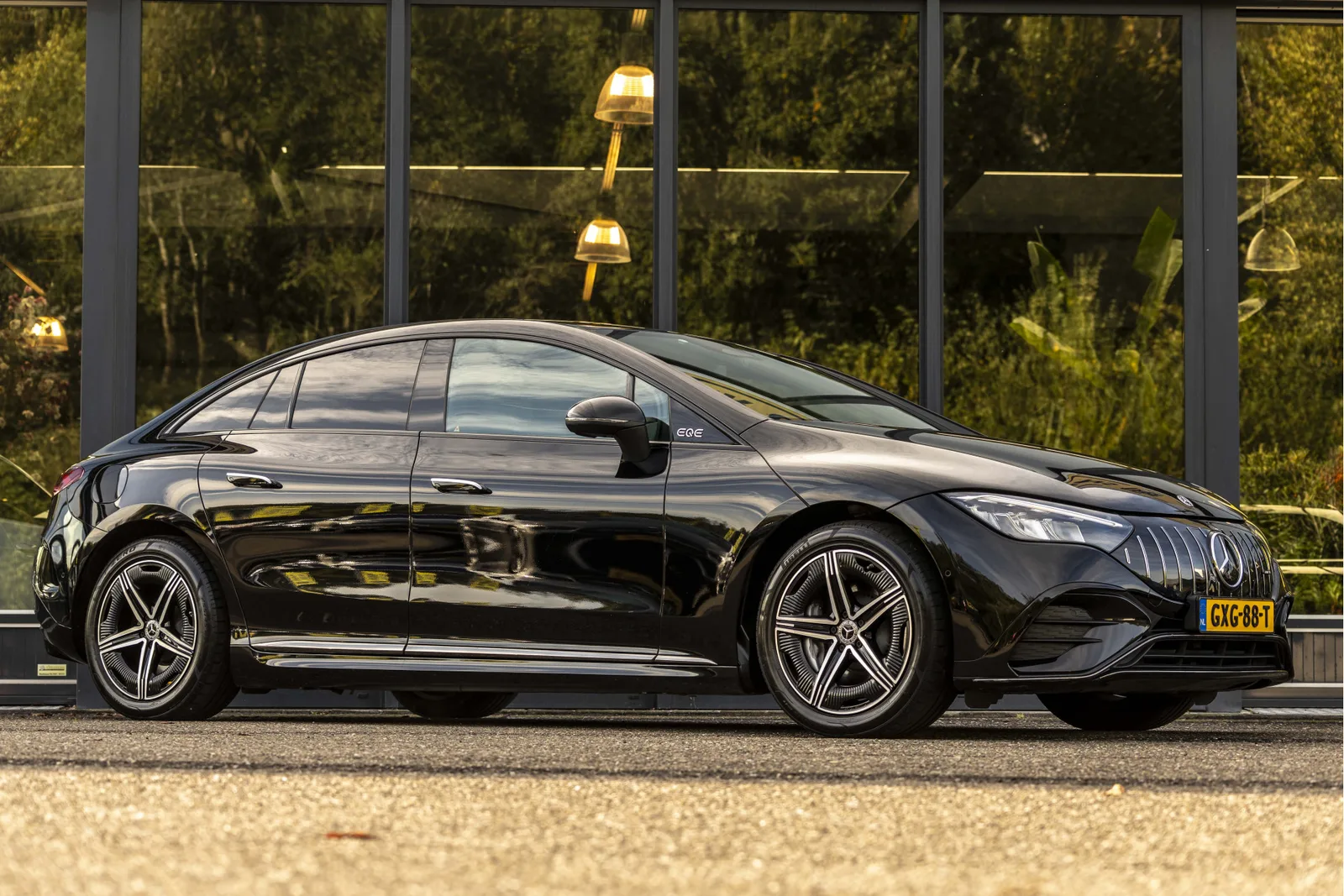 Mercedes-Benz EQE (2023) — foto 1