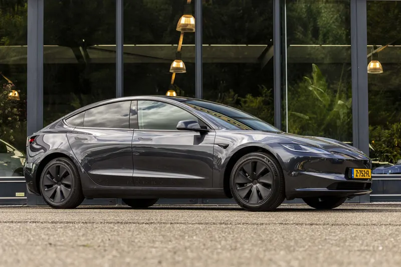 Tesla Model 3 (2024)