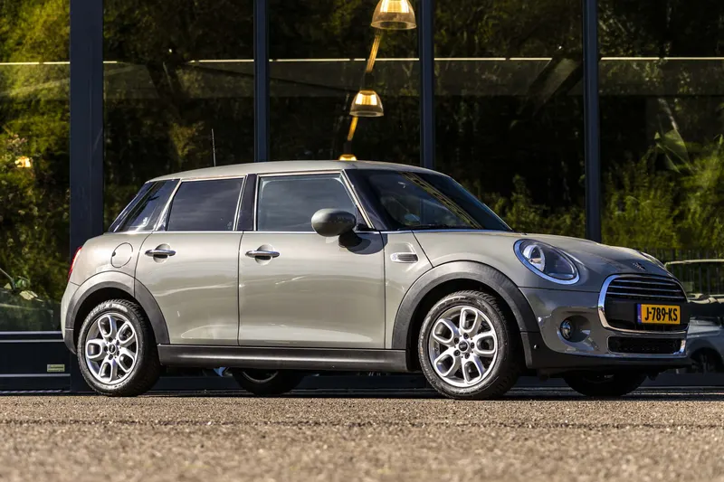 MINI One (2020)