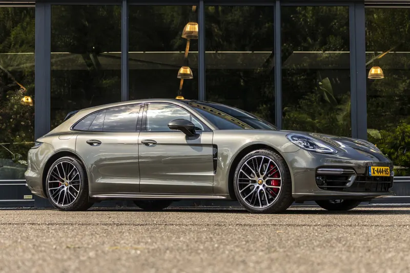 Porsche Panamera (2023)