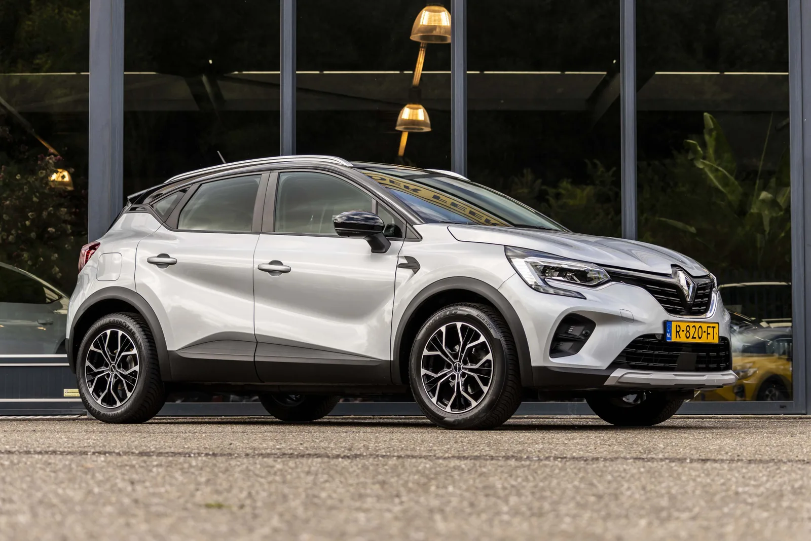 Renault Captur (2022) — foto 1