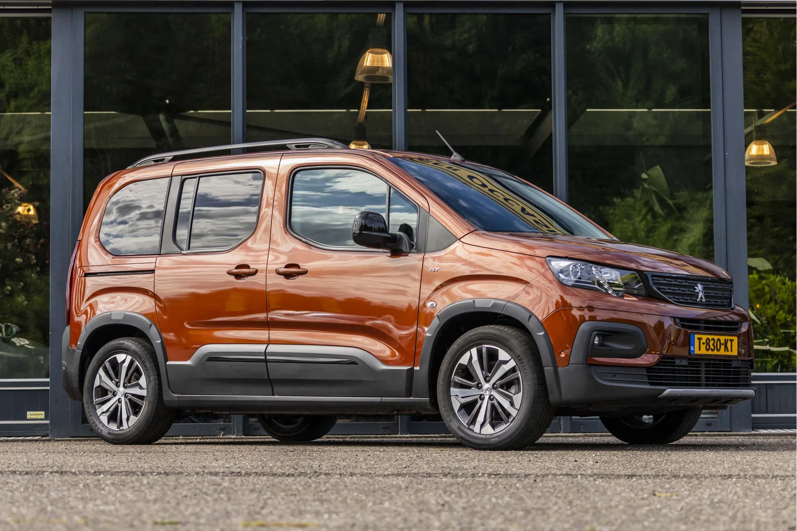 Peugeot E-Rifter (2021) — foto 1